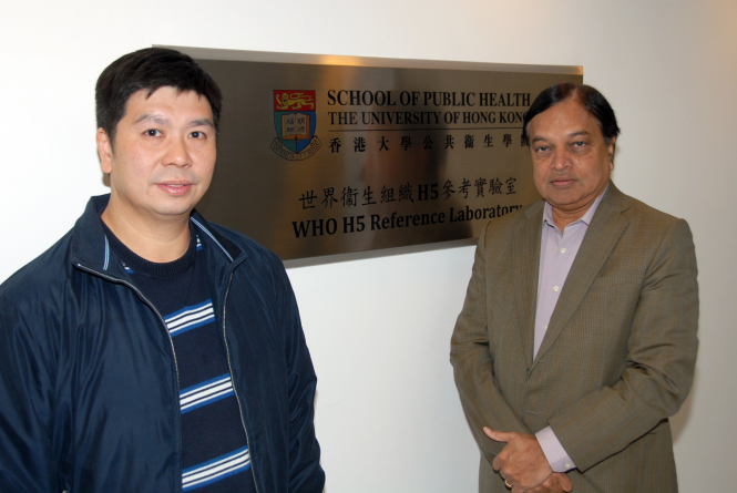 領導是次研究的香港大學李嘉誠醫學院公共衞生學院助理教授陳志偉博士(左)及公共衞生學院院長、病毒學講座教授、譚華正基金教授(醫療科學)裴偉士教授(右)。